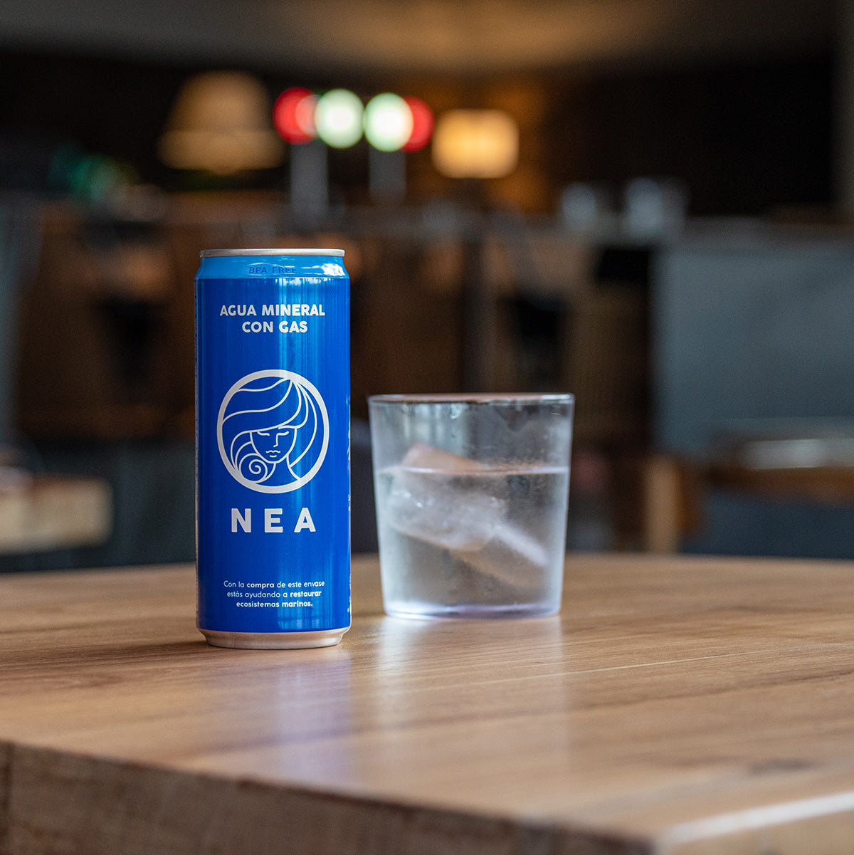 Naturligt mineralvatten på burk med kolsyra NEA 330 ml