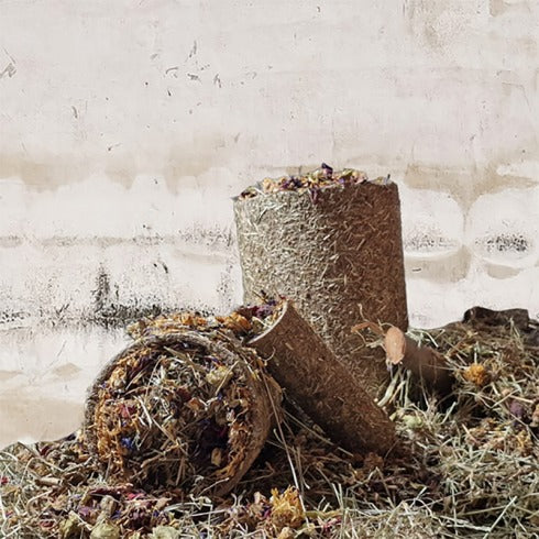 Small hay-filled tunnel snack for rabbits and rodents Ribero