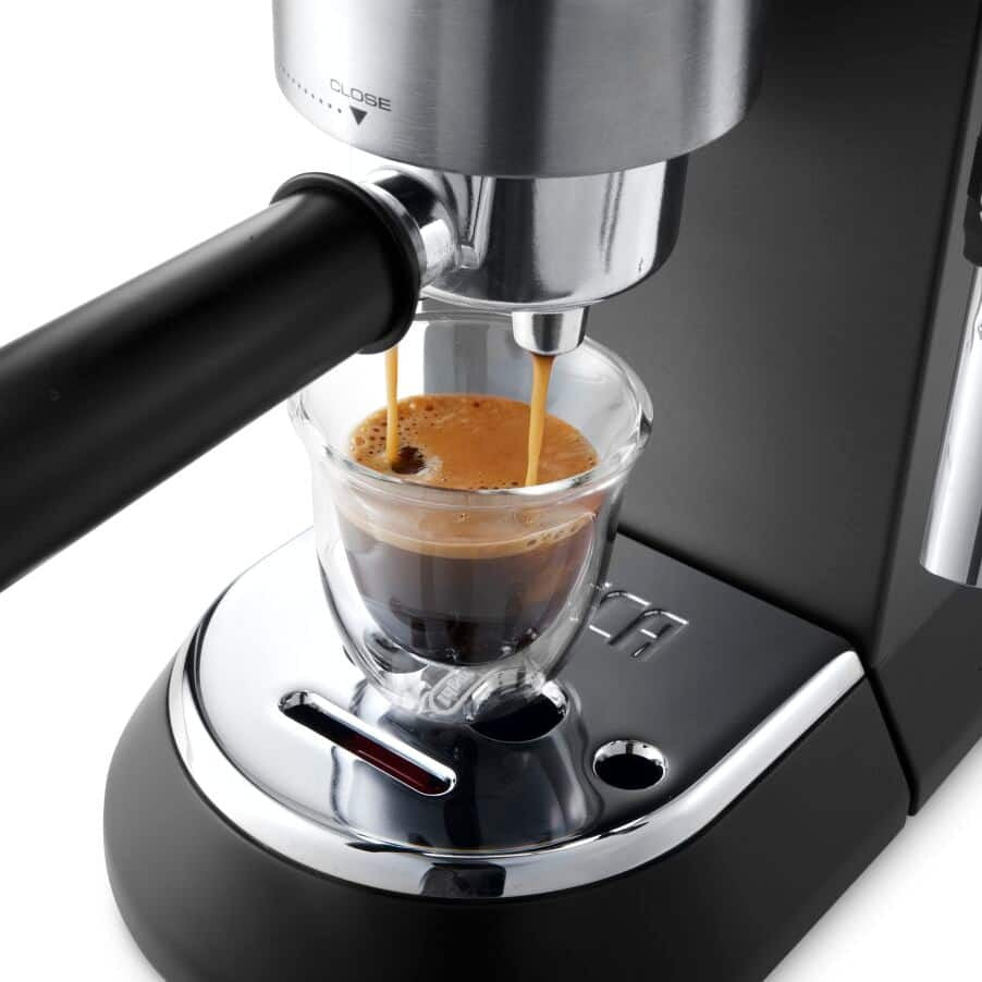 Delonghi Dedica Style Manuelle Espresso- und Cappuccino-Kaffeemaschine EC685.BK schwarz